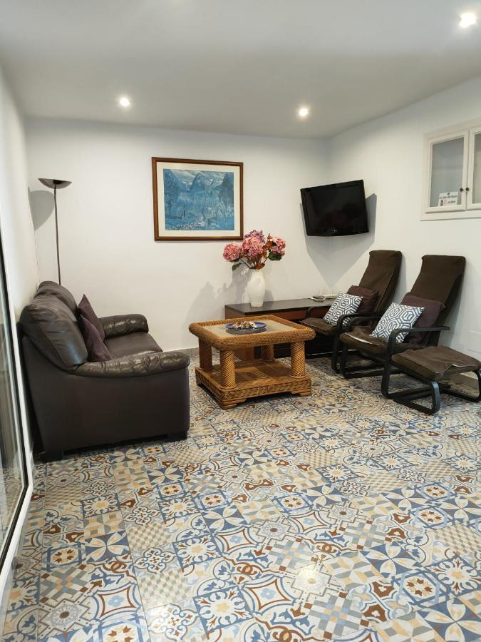 בית הארחה מיחאס 	La Casa Del Barrio מראה חיצוני תמונה