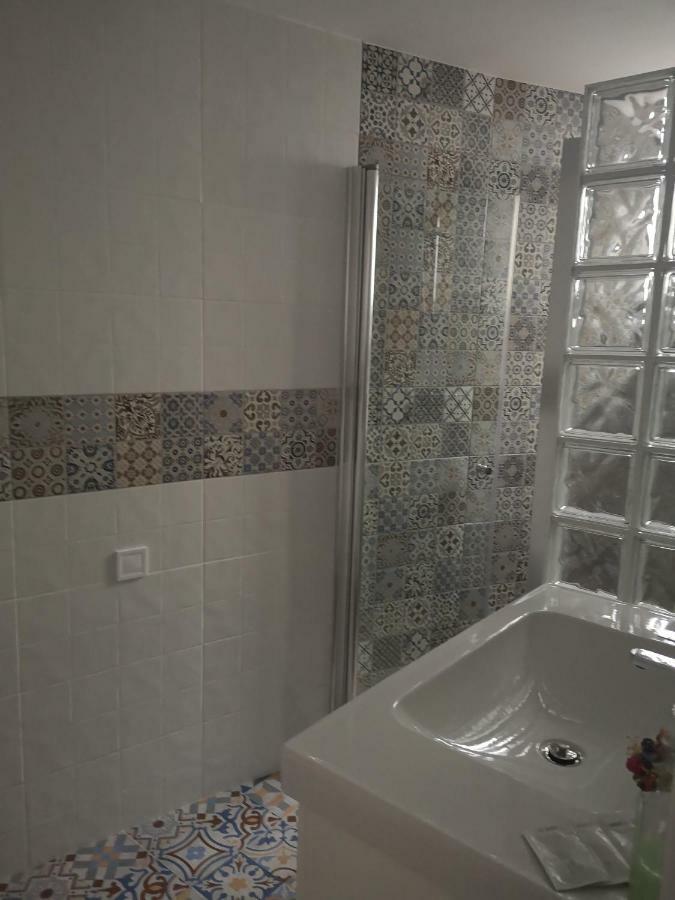 בית הארחה מיחאס 	La Casa Del Barrio מראה חיצוני תמונה